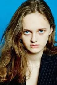 Lily Taïeb as Juliette's Friend