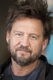 Nicky Marbot as Policier