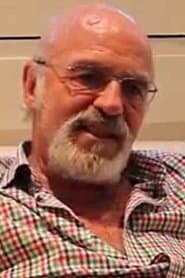 Roberto Bakker as Market Vendor