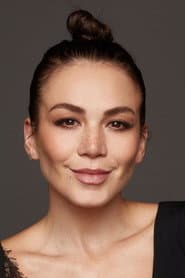Luz Ramos as Teniente Stum