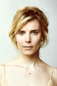 Sidsel Siem Koch as Pia