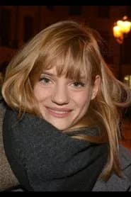 Noémie Schmidt as Susan Travers
