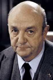 Bernard Blier as Capitano Castelli