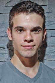 Ghilherme Lobo as Leonardo