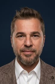 Engin Altan Düzyatan as Mehmet Mahir