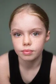 Hannah Dargan as Young Mina