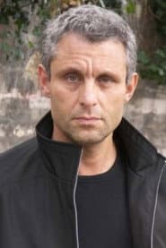 Eric Kailey as Paysan (uncredited)