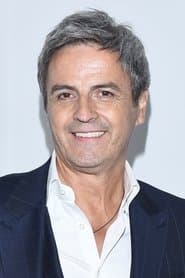 Piotr Polk as Leo Rosner
