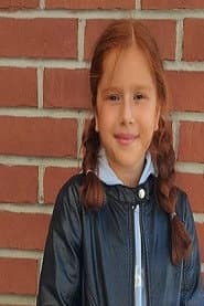 Gülizar Nisa Uray as Özlem