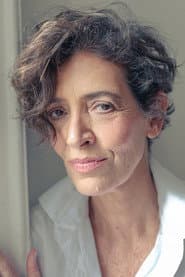 Joana Medeiros as Dona Estela
