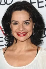 Raquel Karro as Sara