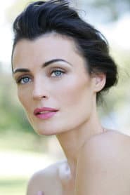 Lyne Renee as Kirsty
