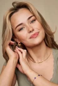 Hannah Howland as Chloe