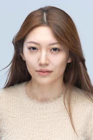 Selene Yun as Tess Kim
