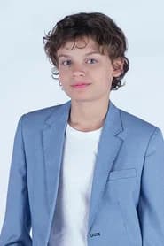 Alan Miranda as Axel de niño
