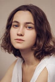 Lucie Rouxel as Ginette Cherkasky (19-20 ans)