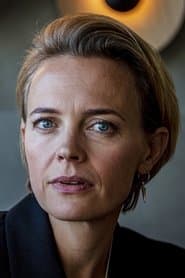 Josephine Bornebusch as Stella