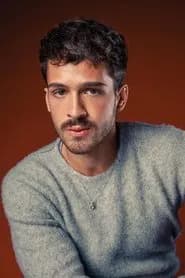 João Guilherme Ávila as Jonas