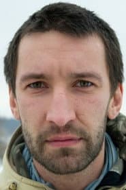 Ivan Isyanov as Border Guard