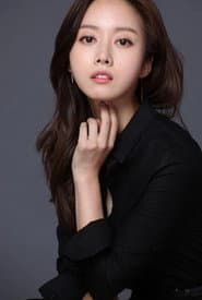 Ju Min-ha as Lee Jung-in
