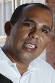 Raimundo Camargo Nascimento as Tough Guy
