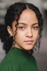 Lou Llobell as Maddie Brecker