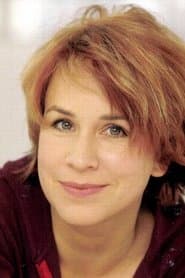 Bettina Kupfer as Regina Perlman