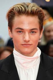 Mitchell Hoog as Ed Warren (teenage)