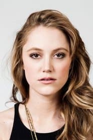 Maika Monroe as Jay Height