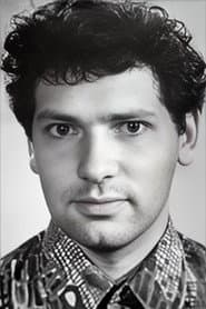 Anatoliy Podshivalov as police lieutenant