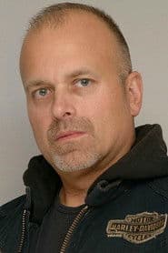 Michael-Scott Druckenmiller as Paramedic