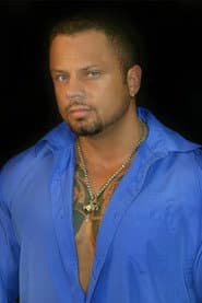 Raul Colon as Prisoner (uncredited)