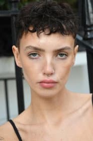 Isla Bowles as Kim