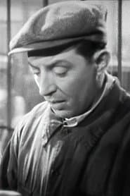 Marcel Melrac as Un gendarme (uncredited)