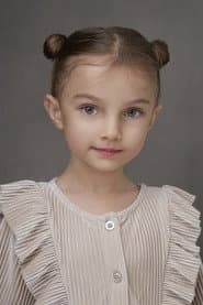 Evelyn Teixeira as Young Ophelia