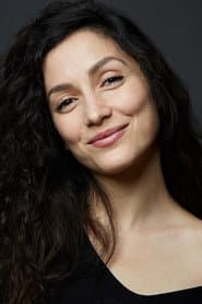 Rafaëlle Cohen as Village Lass