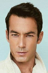 Aarón Díaz as Mario