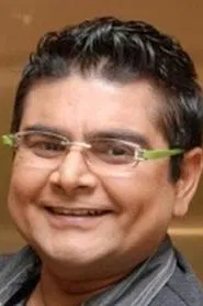 Deven Bhojani as Vinod