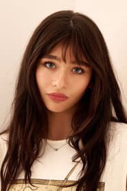 Malina Weissman as Young April O'Neil