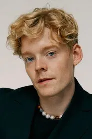 Lucas Lynggaard Tønnesen as Olson