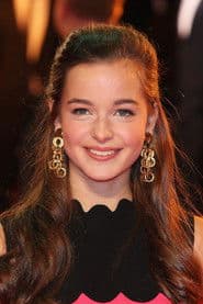 Céline Buckens as Maddison