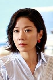 Jeon Hye-jin as Lieutenant Colonel Choi's Wife