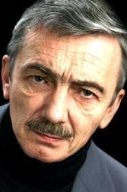 Gonzalo Uriarte as Francés