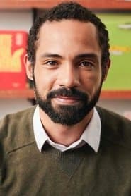 Sílvio Guindane as Mauro