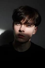 Luan Gallagher as Survivor of sky view (uncredited)