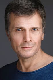 Igor Rogatšov as Officer