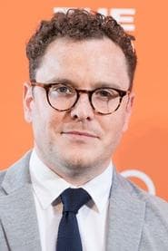 Joshua McGuire as Palace Official