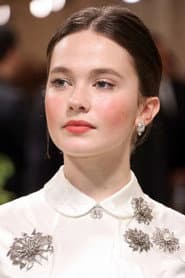 Cailee Spaeny as Rain
