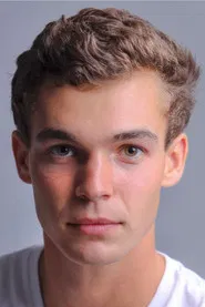 João Bettencourt as Liam