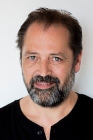 Pere Brasó as Police Officer #1